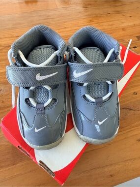 NWOT - Nike Shoes - Turf - Kids Toddler - Cool Grey/White Magnet Grey